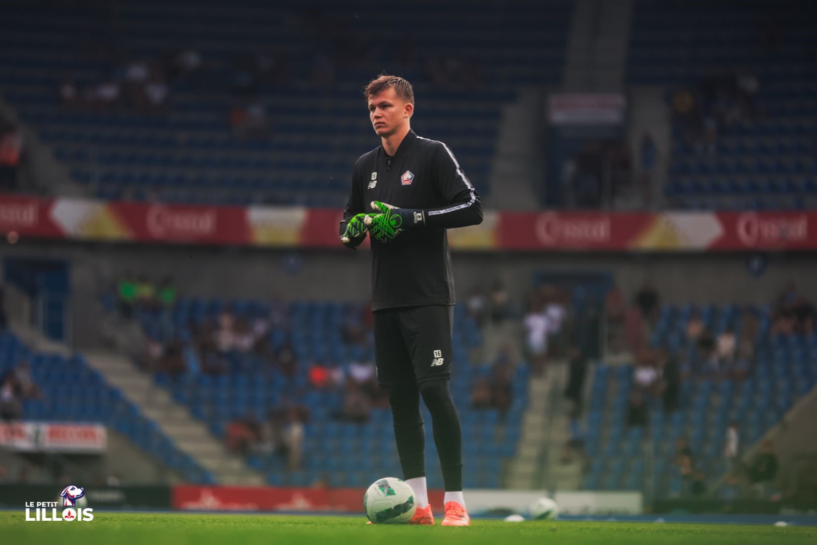 Lisandru Olmeta &agrave; l'&eacute;chauffement dans les cages du LOSC en Belgique.