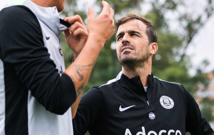 Carles Martinez Novell, entra&icirc;neur du Toulouse FC, &agrave; l'entra&icirc;nement.