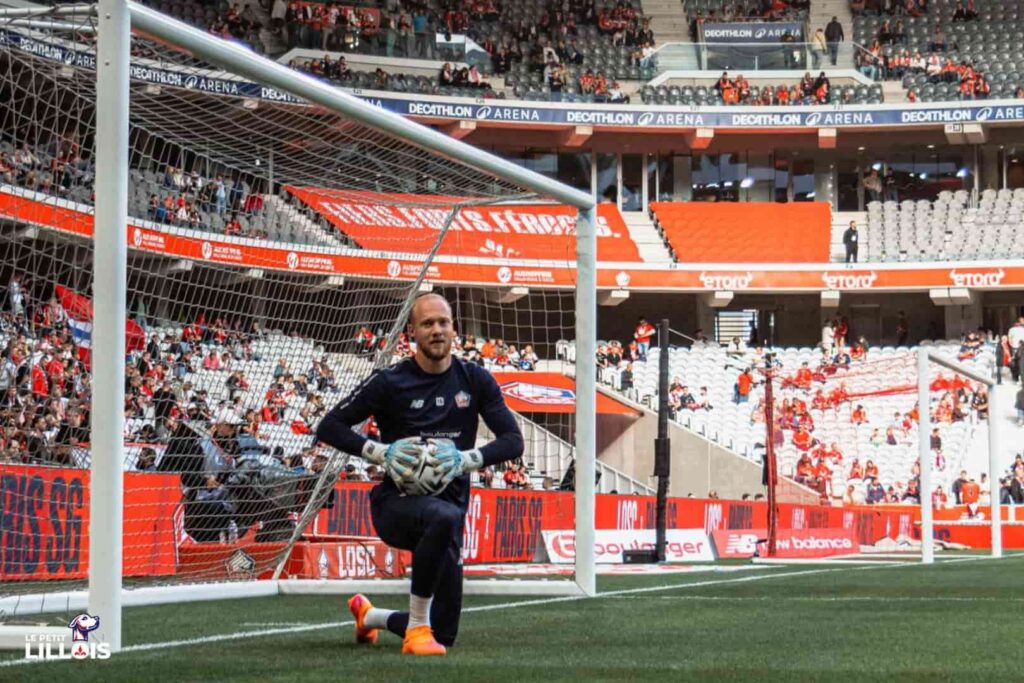 Arnaud Bodart à l'échauffement avec le LOSC.
