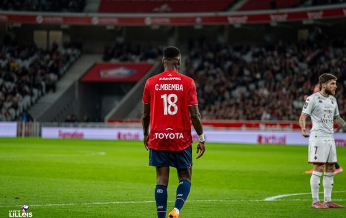 Chancel Mbemba titulaire en d&eacute;fense centrale pendant LOSC - FC Metz.
