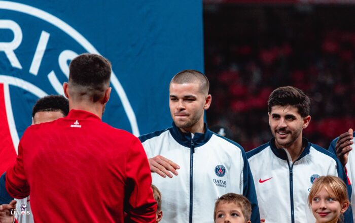Lucas Chevalier au d&eacute;but de la rencontre, lors de l'entr&eacute;e sur le terrain.