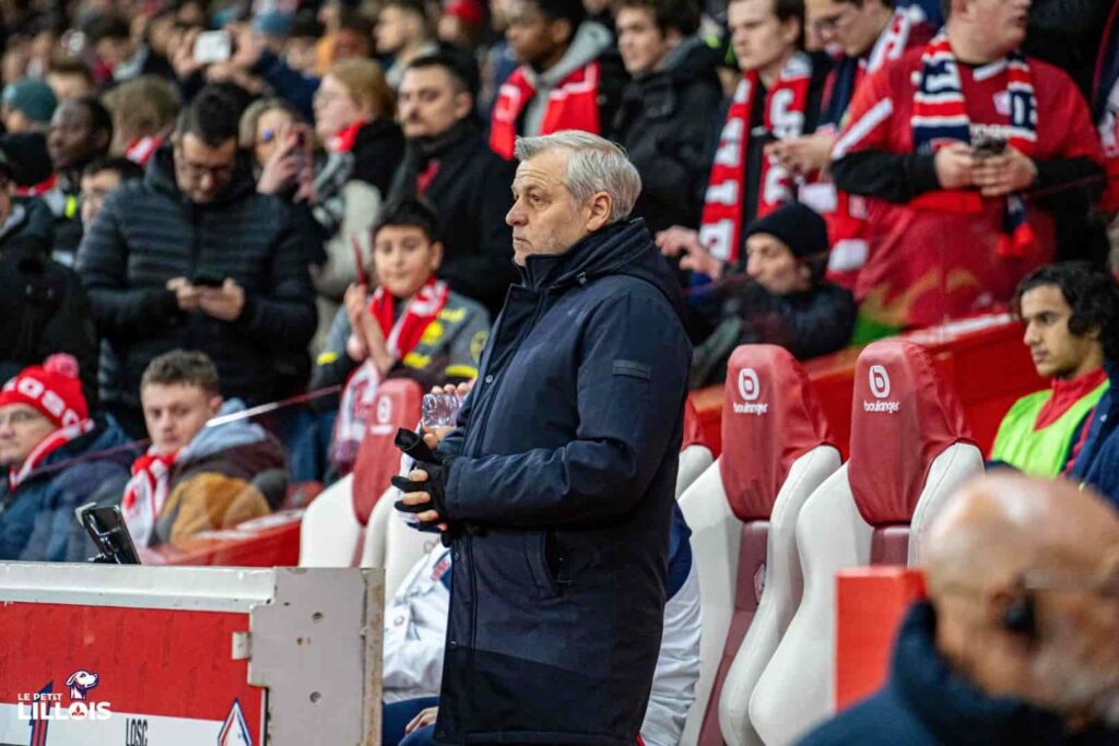Bruno Genesio en observateur circonspect pendant LOSC - Havre AC.