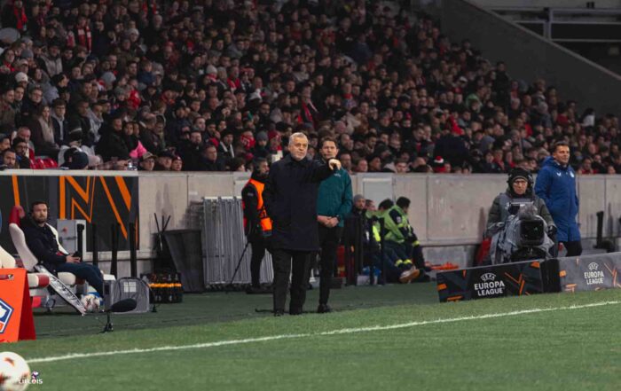 Bruno Genesio dans son espace r&eacute;duit pendant LOSC - Dinamo Zagreb.
