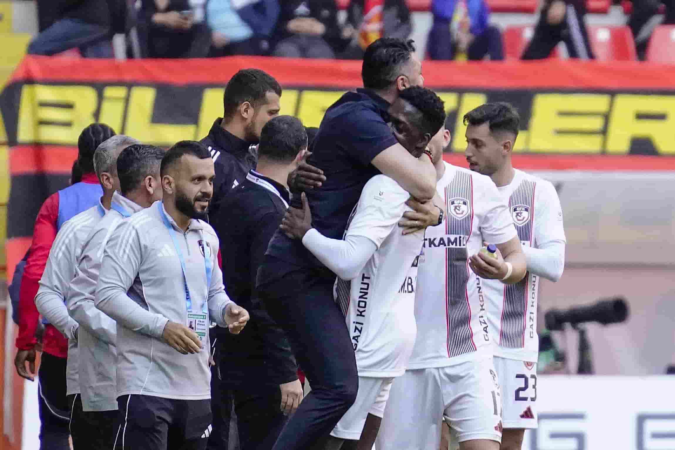 Burak Yikmaz, Mohamed Bayo-LOSC