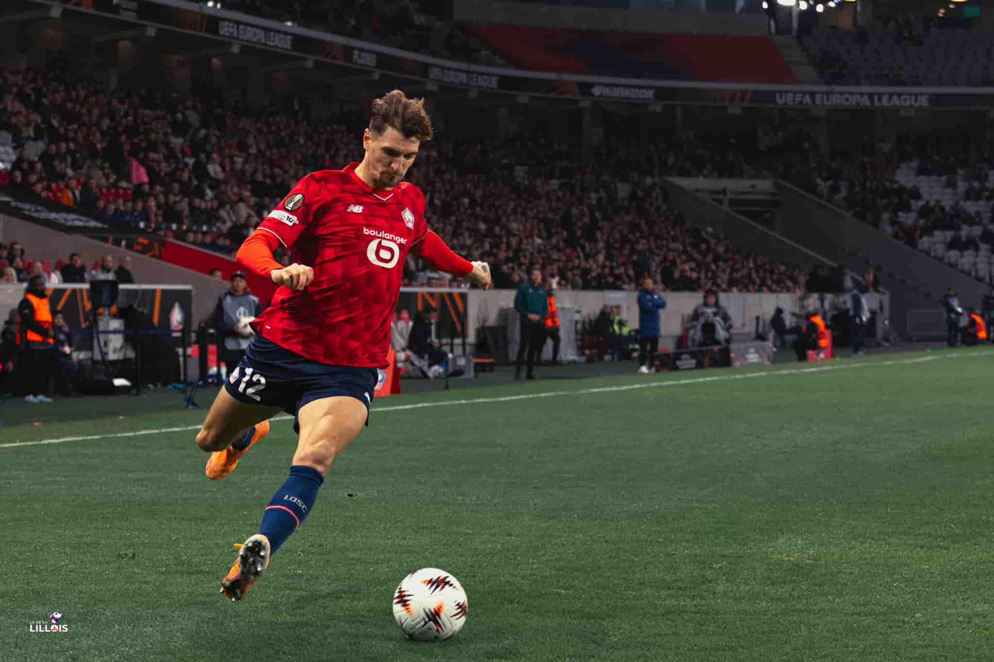 Thomas Meunier déboule dans son couloir pendant LOSC - Dinamo Zagreb en Ligue Europa.