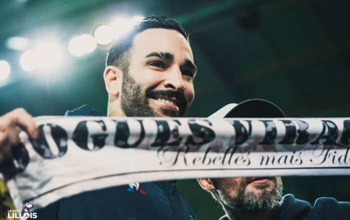 Adil Rami au plus pr&egrave;s de supporters du LOSC.