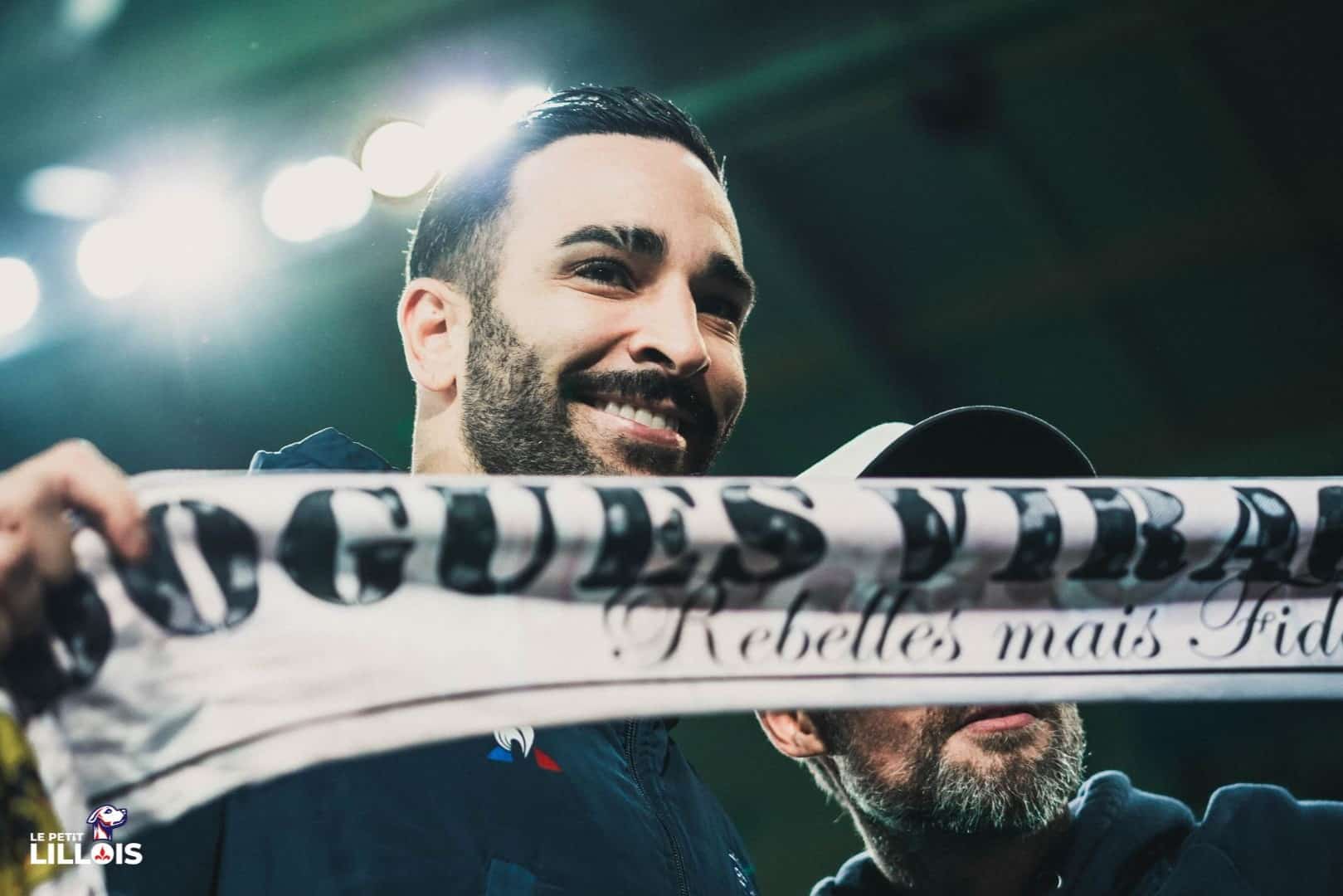 Adil Rami au plus pr&egrave;s de supporters du LOSC.