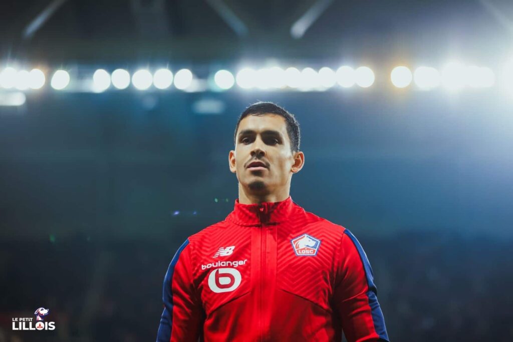 Aïssa Mandi à l'échauffement avec le LOSC.