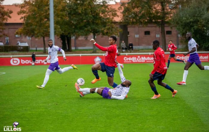 Angel Yondjo part en dribbles avec la réserve du LOSC.