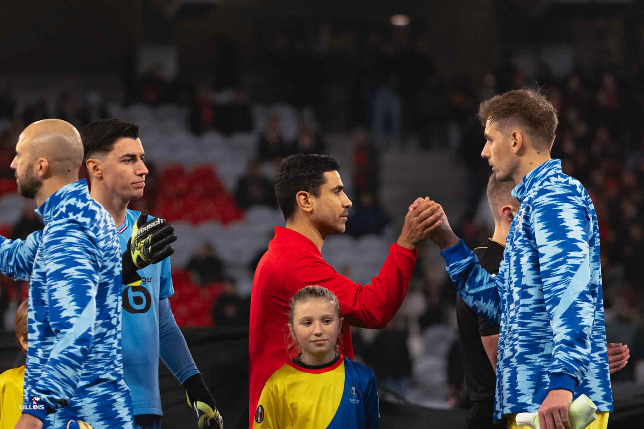 Benjamin André LOSC Benjamin André, capitaine du LOSC, salue les joueurs du Dinamo Zagreb en Ligue Europa.