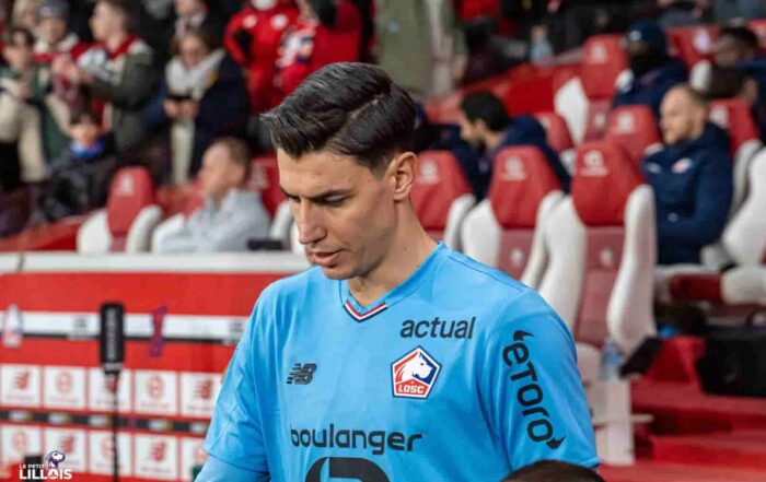 Berke &Ouml;zer rentre sur le terrain pour d&eacute;fendre les cages du LOSC.