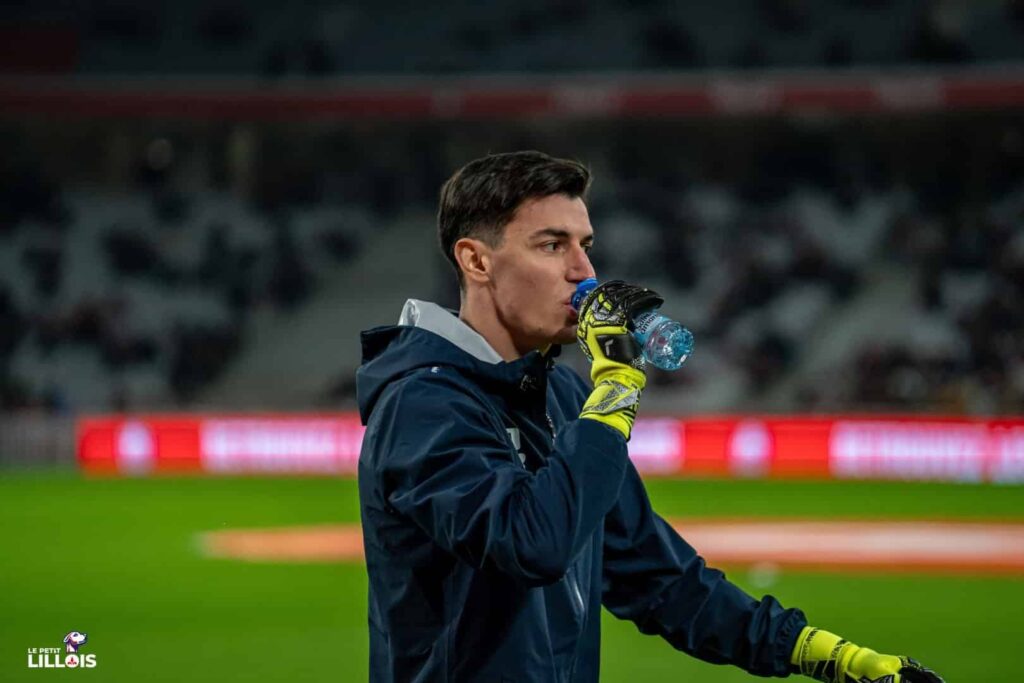 Berke Özer à l'échauffement avant LOSC - OM.