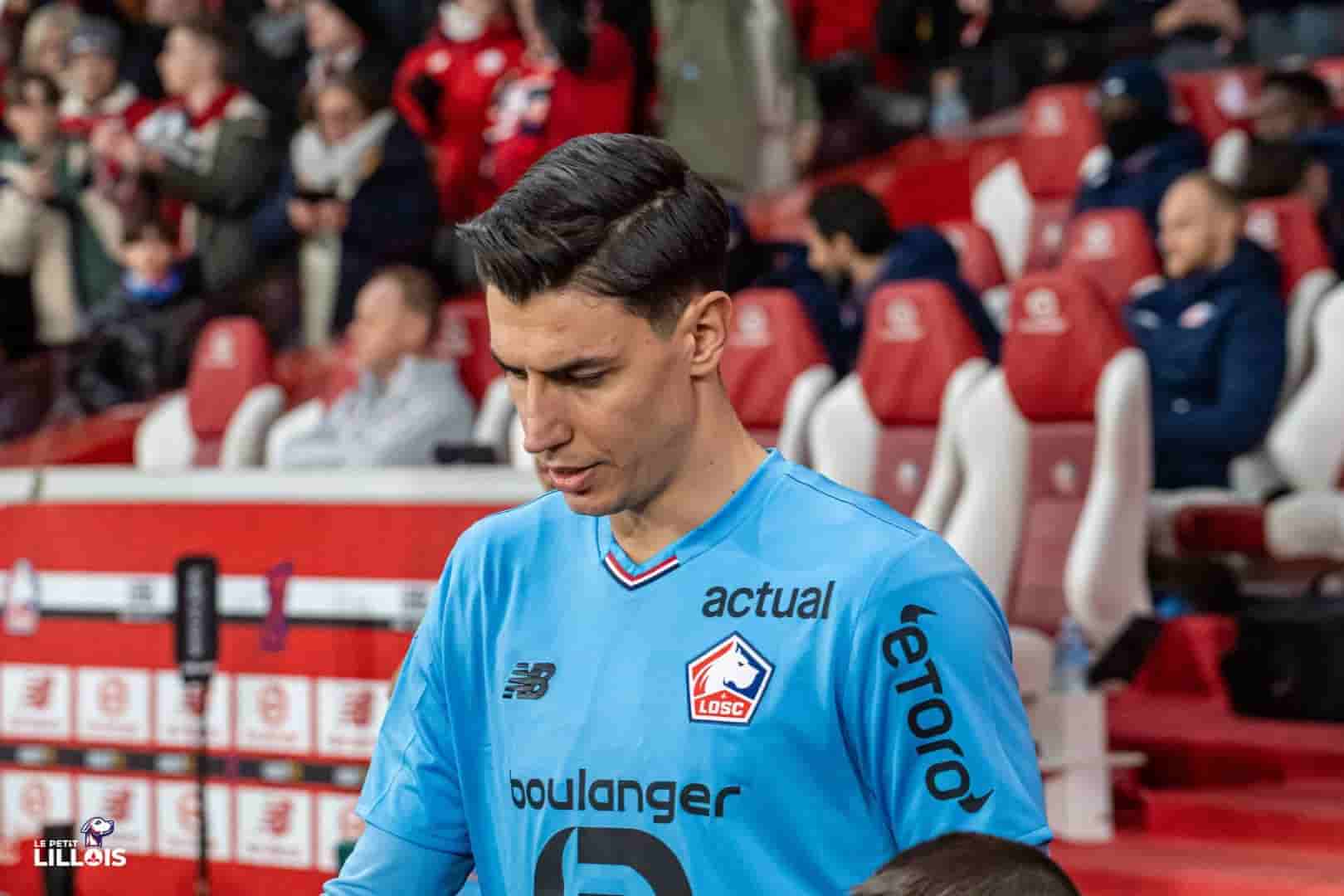 Berke &Ouml;zer rentre sur le terrain pour d&eacute;fendre les cages du LOSC.