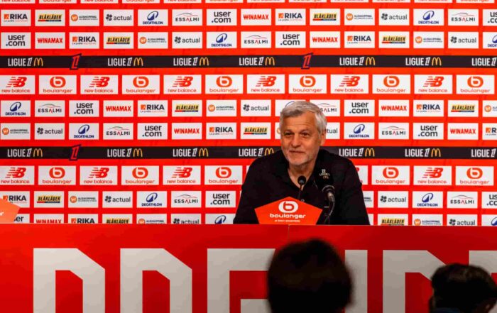 Bruno Genesio, entra&icirc;neur du LOSC, r&eacute;pond aux journalistes en conf&eacute;rence de presse.