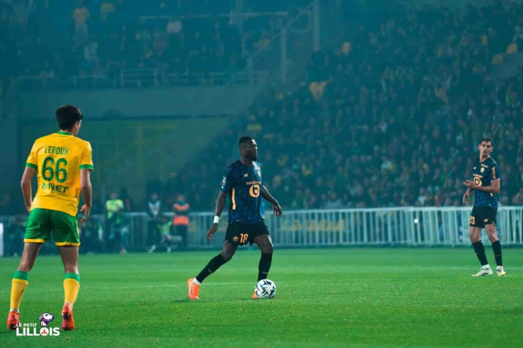 Chancel Mbemba défend les couleurs lilloises pendant FC Nantes - LOSC.