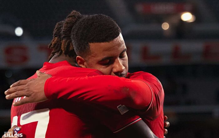 Hamza Igamane prend Ngal'ayel Mukau apr&egrave;s son but avec le LOSC.