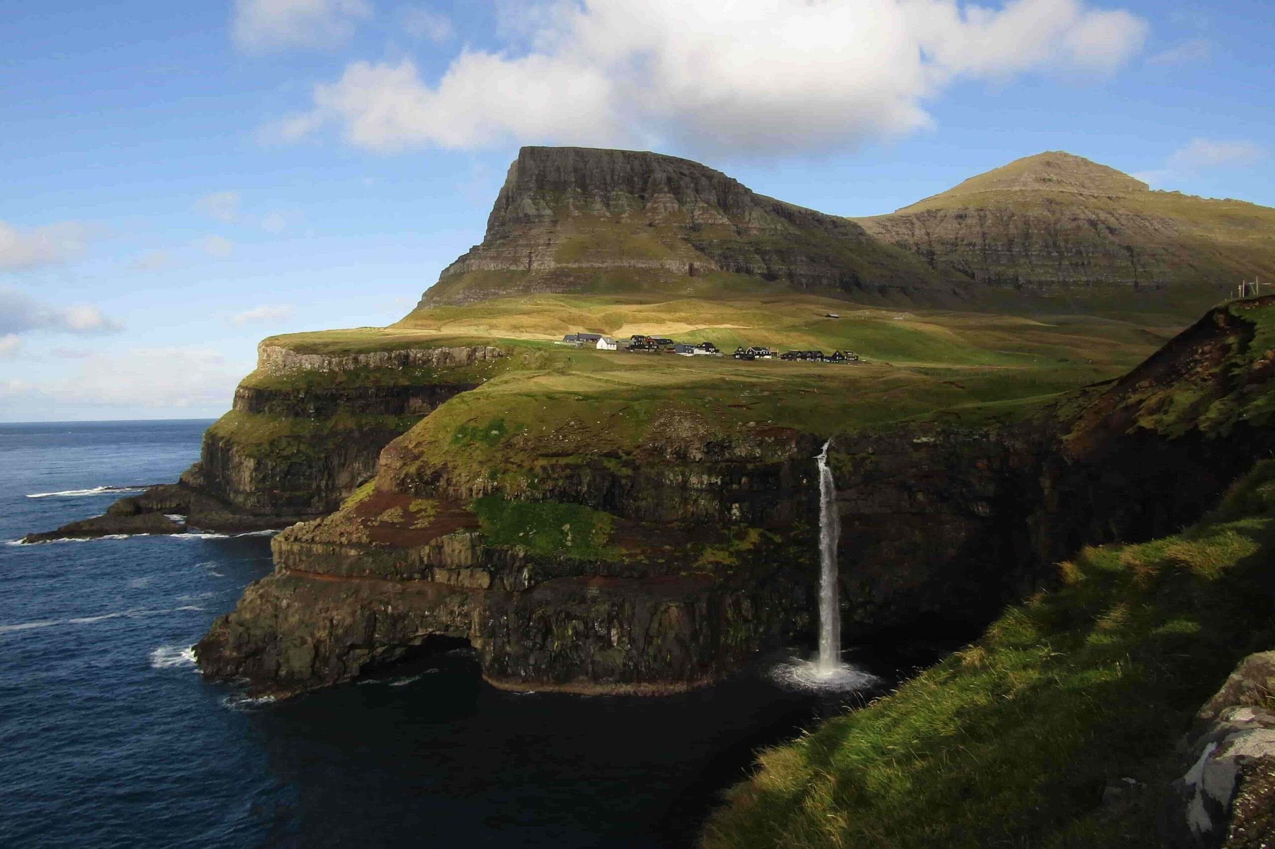 J&eacute;r&eacute;my Lison en d&eacute;placement aux &Icirc;les-F&eacute;ro&eacute;.