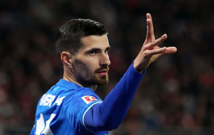 Martin Terrier ressort les fl&eacute;chettes, encore buteur avec le Bayer Leverkusen.