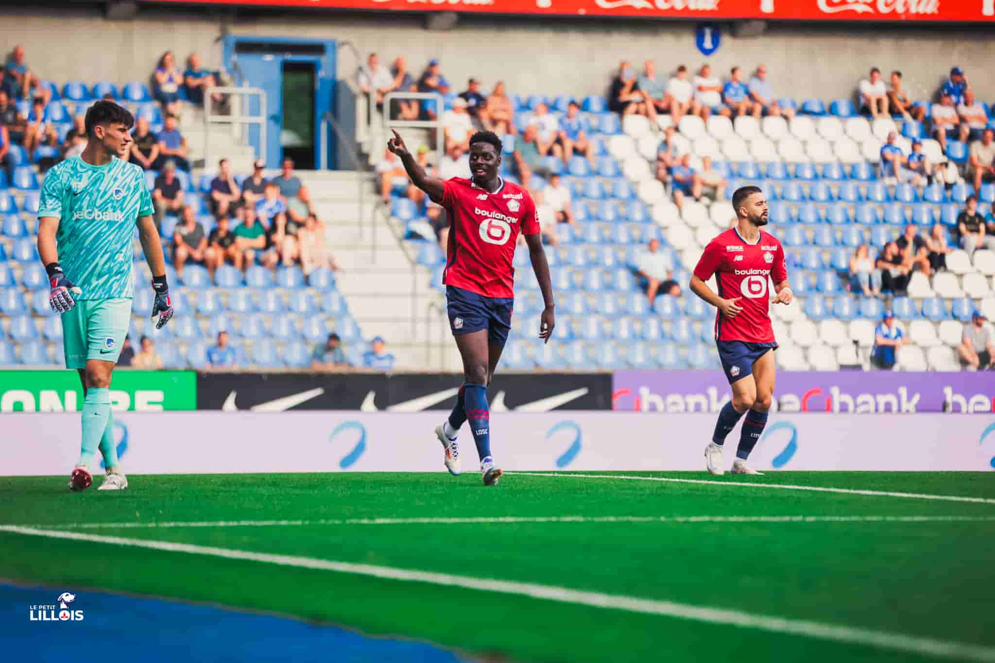 Mohamed Bayo Mohamed Bayo célèbre un but en amical.