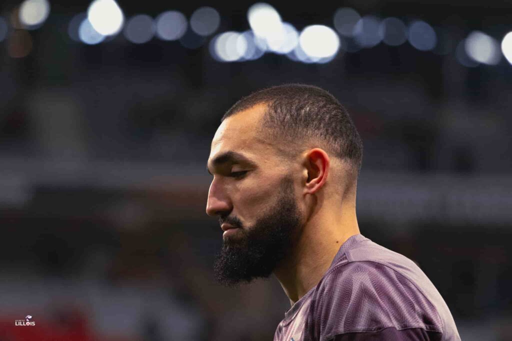 Nabil Bentaleb &agrave; l'&eacute;chauffement avant un match de Ligue Europa avec le LOSC.