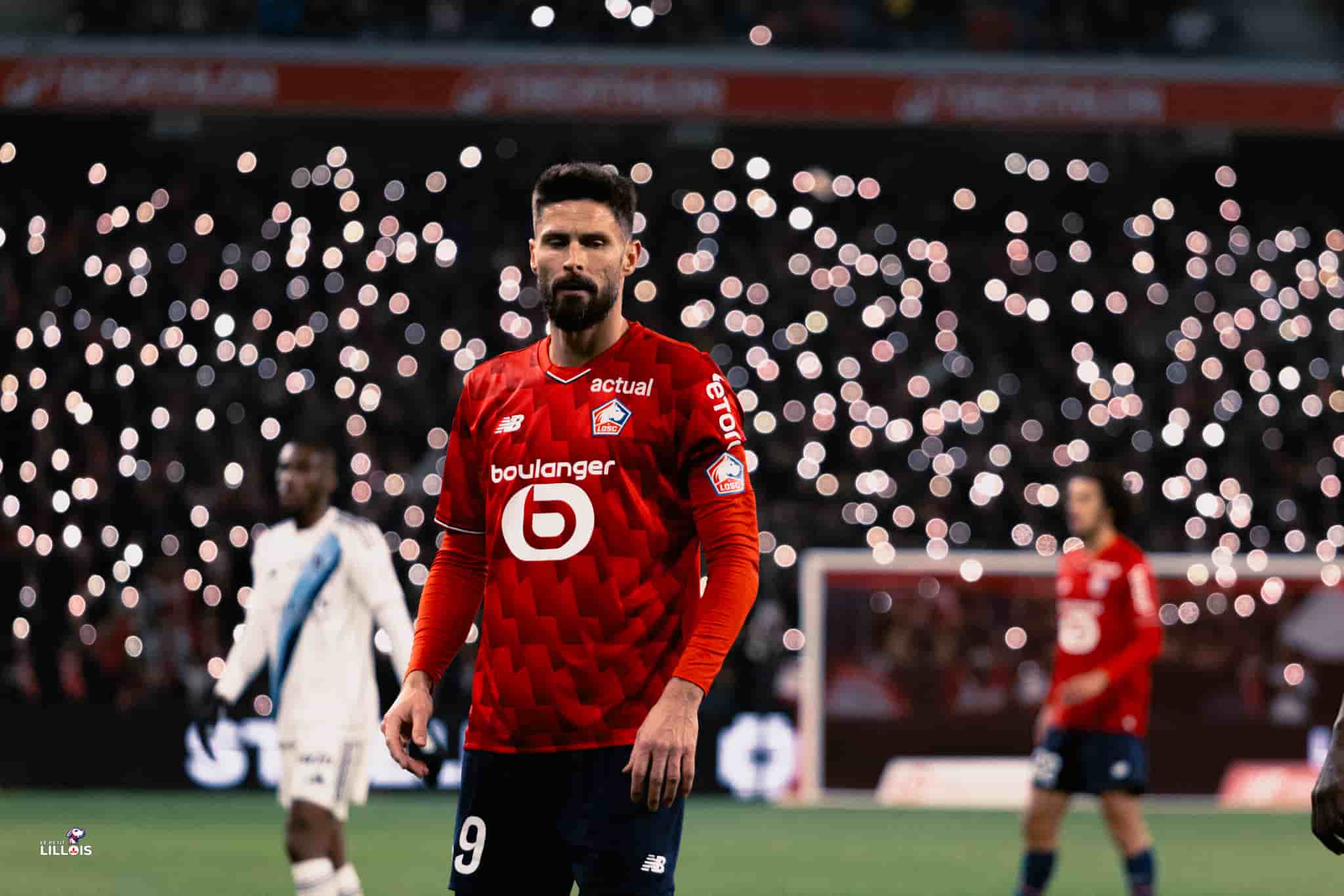 Olivier Giroud dans la lumi&egrave;re avec le LOSC.