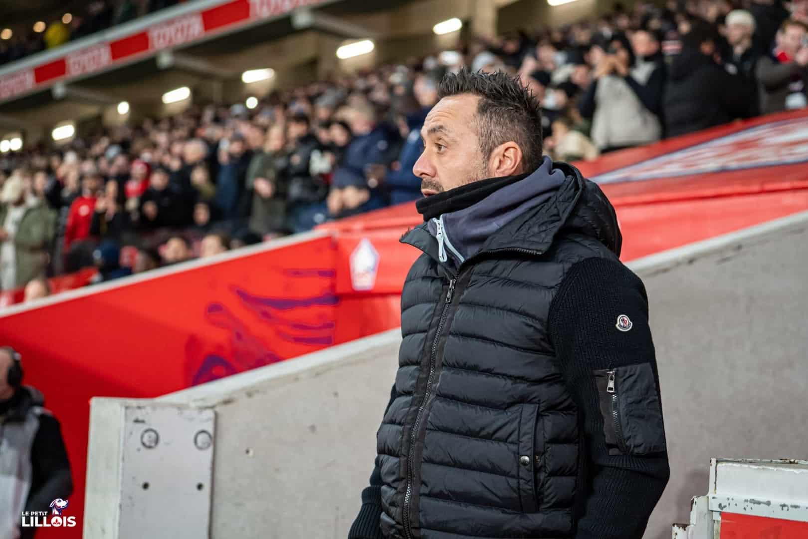 Roberto De Zerbi Roberto De Zerbi surveille ses troupes avant LOSC - OM.