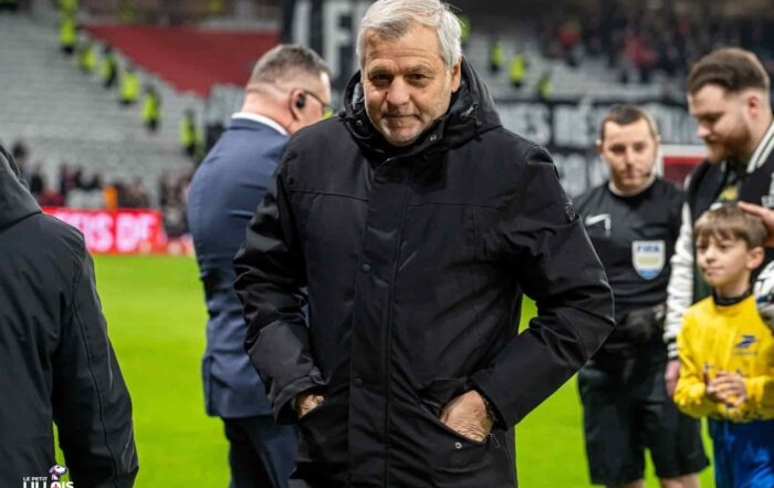 Bruno Genesio aux abords de la pelouse avant LOSC - Stade Rennais.