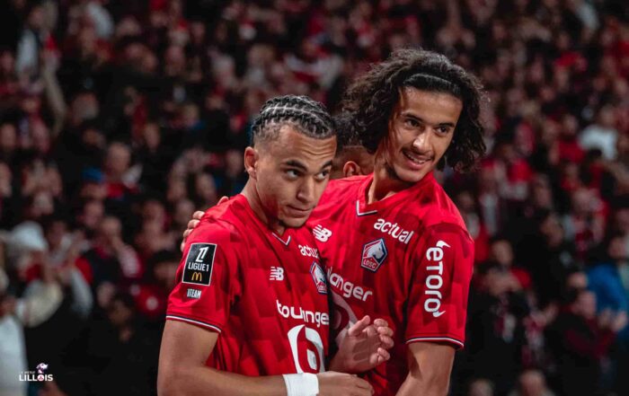 Ethan Mbapp&eacute; f&eacute;licit&eacute; par Ayyoub Bouaddi pour un but avec le LOSC.