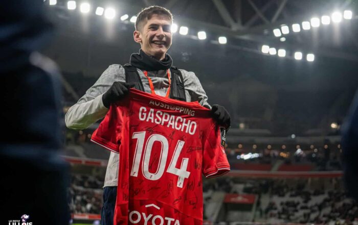 Gaspard Degryse, supporter du LOSC, termine ses 104 km &agrave; Pierre Mauroy.