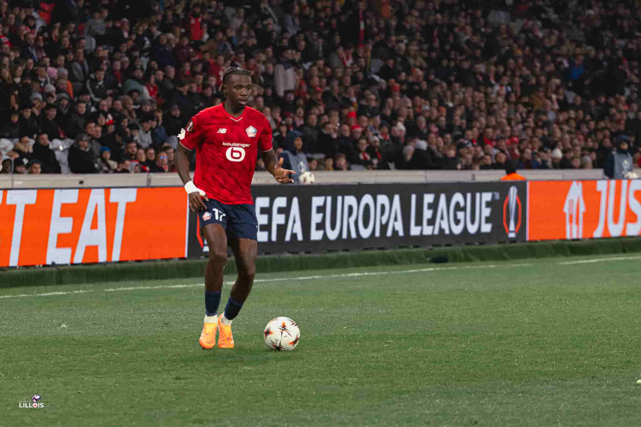 Ngal'ayel Mukau titularis&eacute; avec le LOSC.