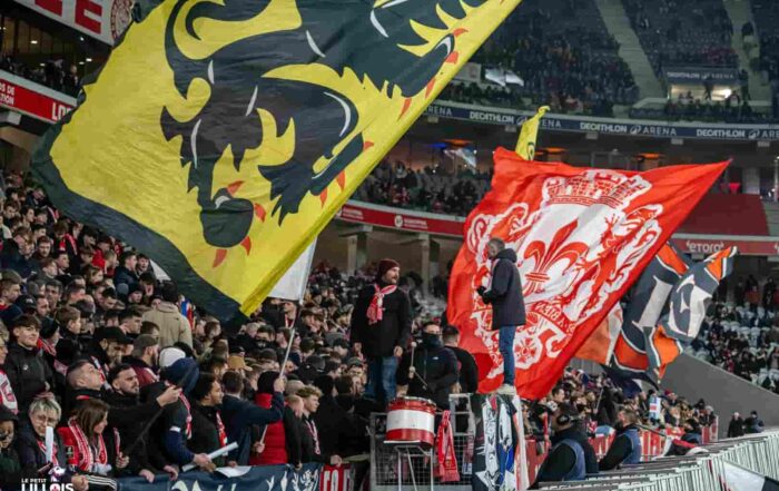 Supporters lillois en tribunes pendant LOSC - OM.