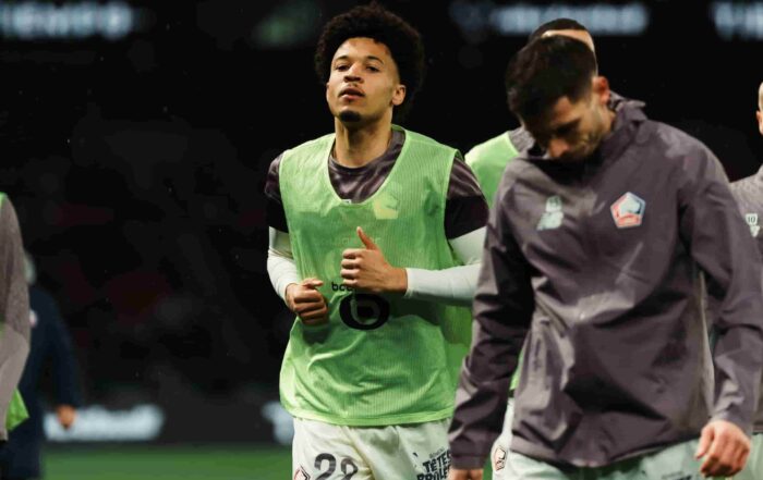 Tiago Santos &agrave; l'&eacute;chauffement avec le LOSC au Parc des Princes.