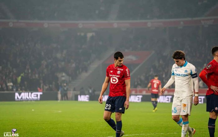 A&iuml;ssa Mandi titularis&eacute; en d&eacute;fense centrale pendant LOSC - OM.