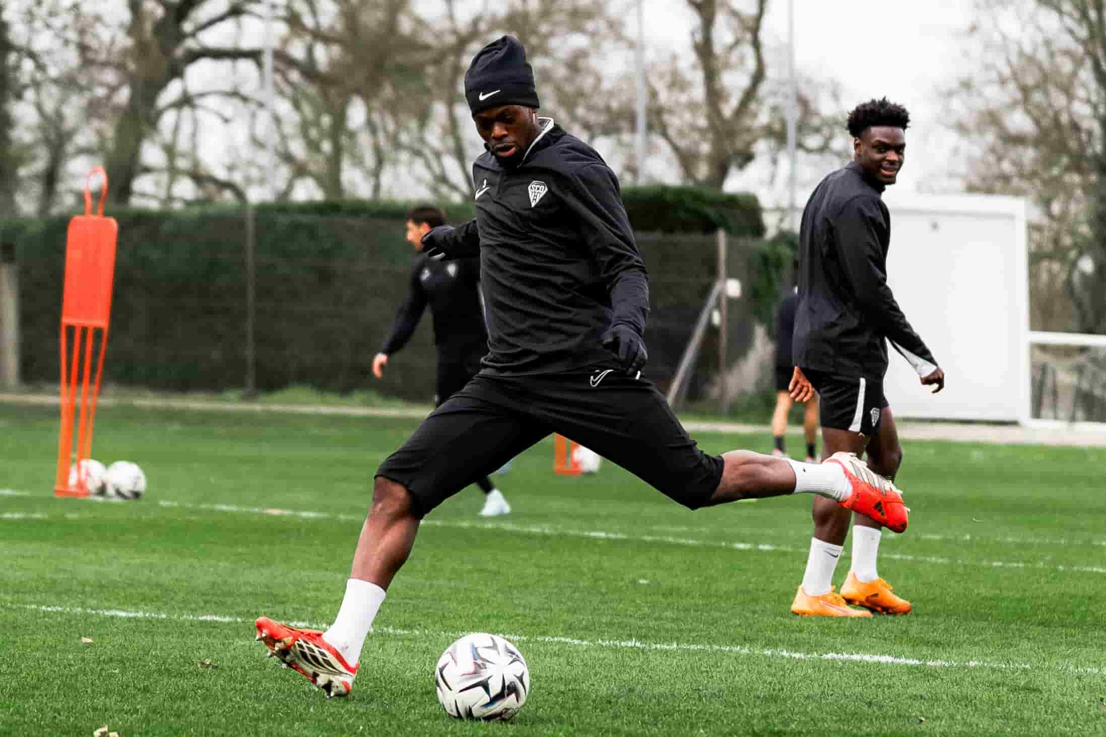 Les joueurs angevins &agrave; l'entra&icirc;nement &agrave; quelques jours de Angers SCO - LOSC en Ligue 1.