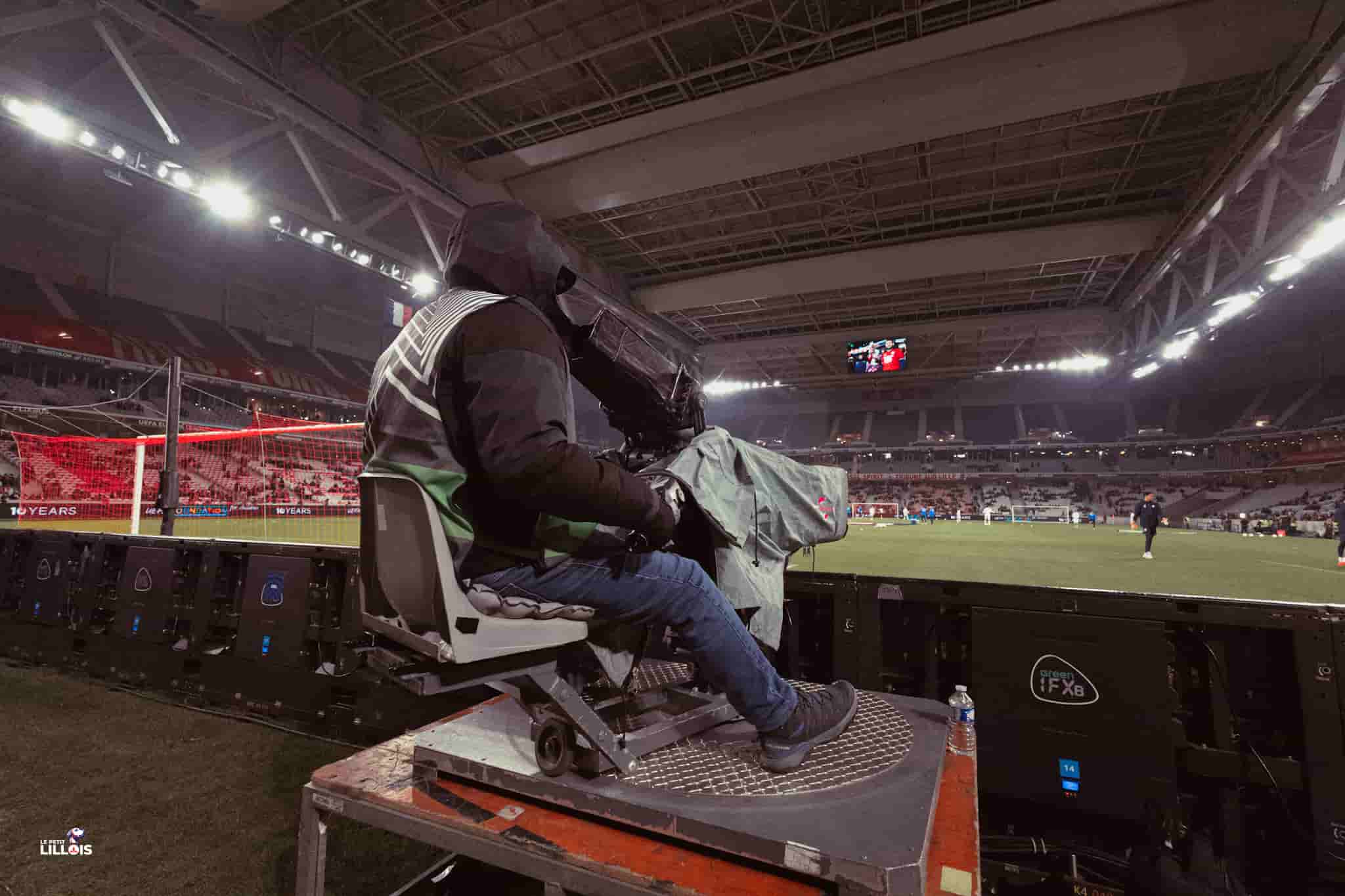 Une cam&eacute;ra enregistre LOSC - Stade Brestois en Ligue 1.