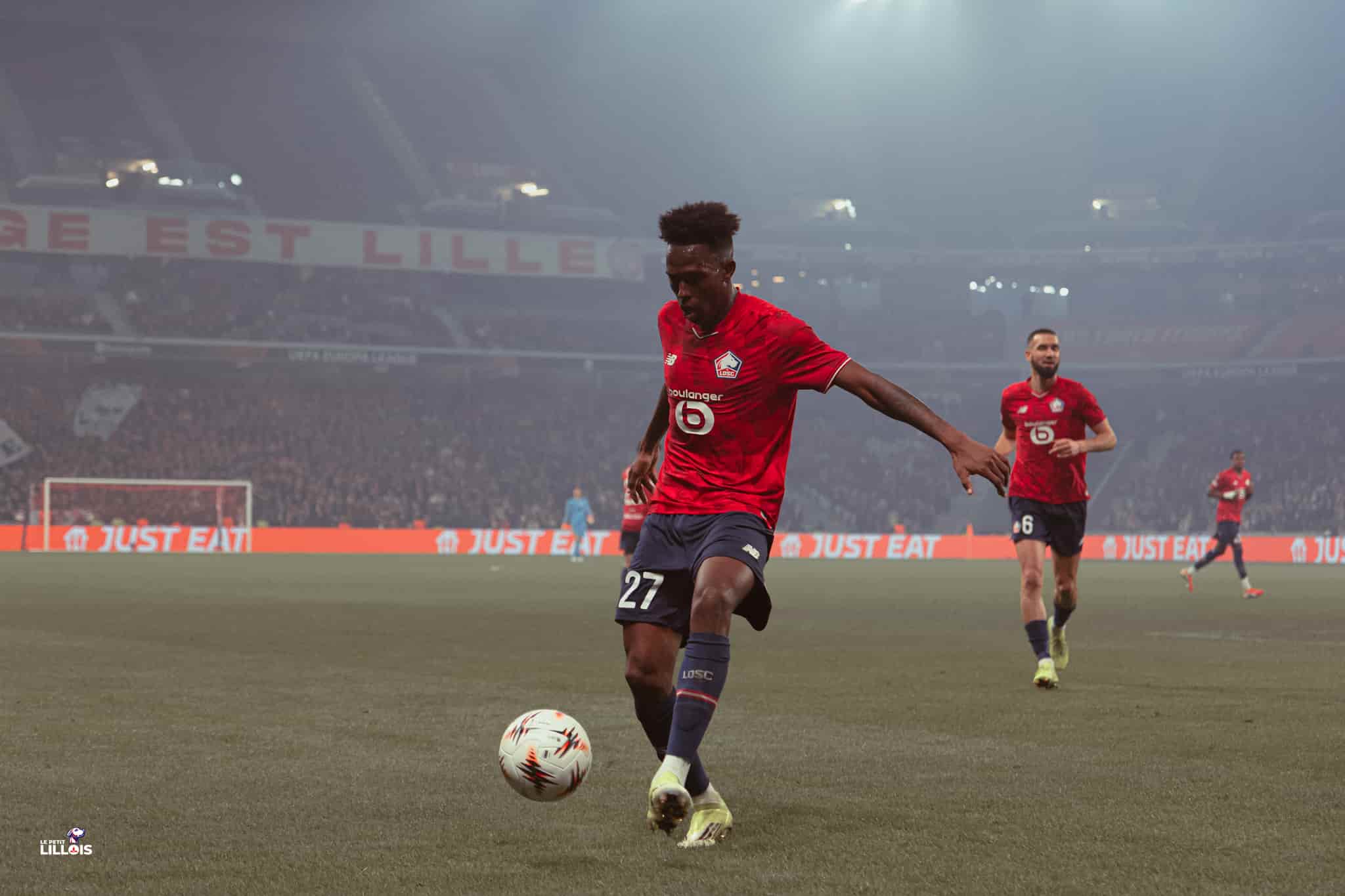 F&eacute;lix Correia le ballon au bout du pied pendant LOSC - Etoile Rouge de Belgrade.