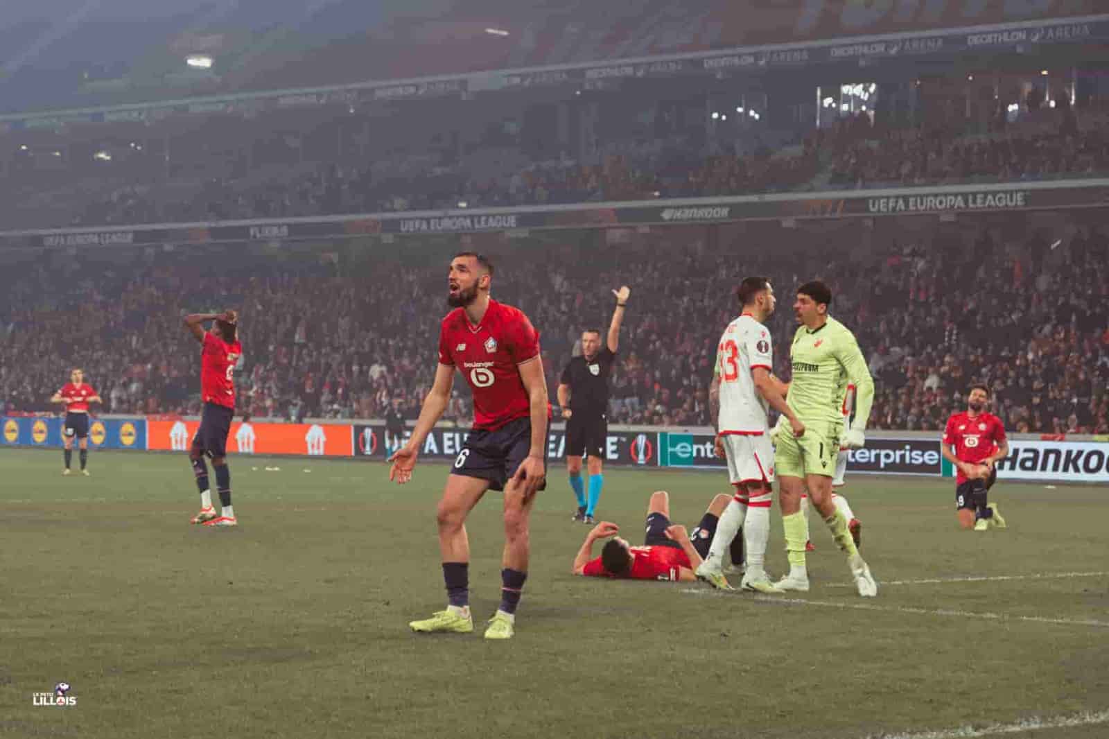 Nabil Bentaleb enrage pendant LOSC - Etoile Rouge de Belgrade. A&iuml;ssa Mandi au sol.