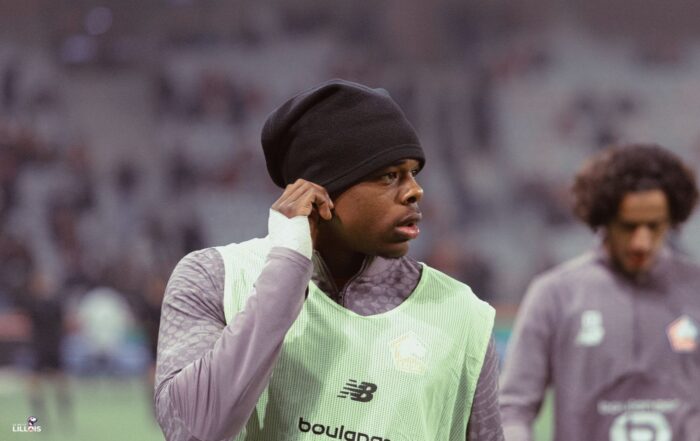 Nathan Ngoy &agrave; l'&eacute;chauffement avec le LOSC lors de la r&eacute;ception de Strasbourg.