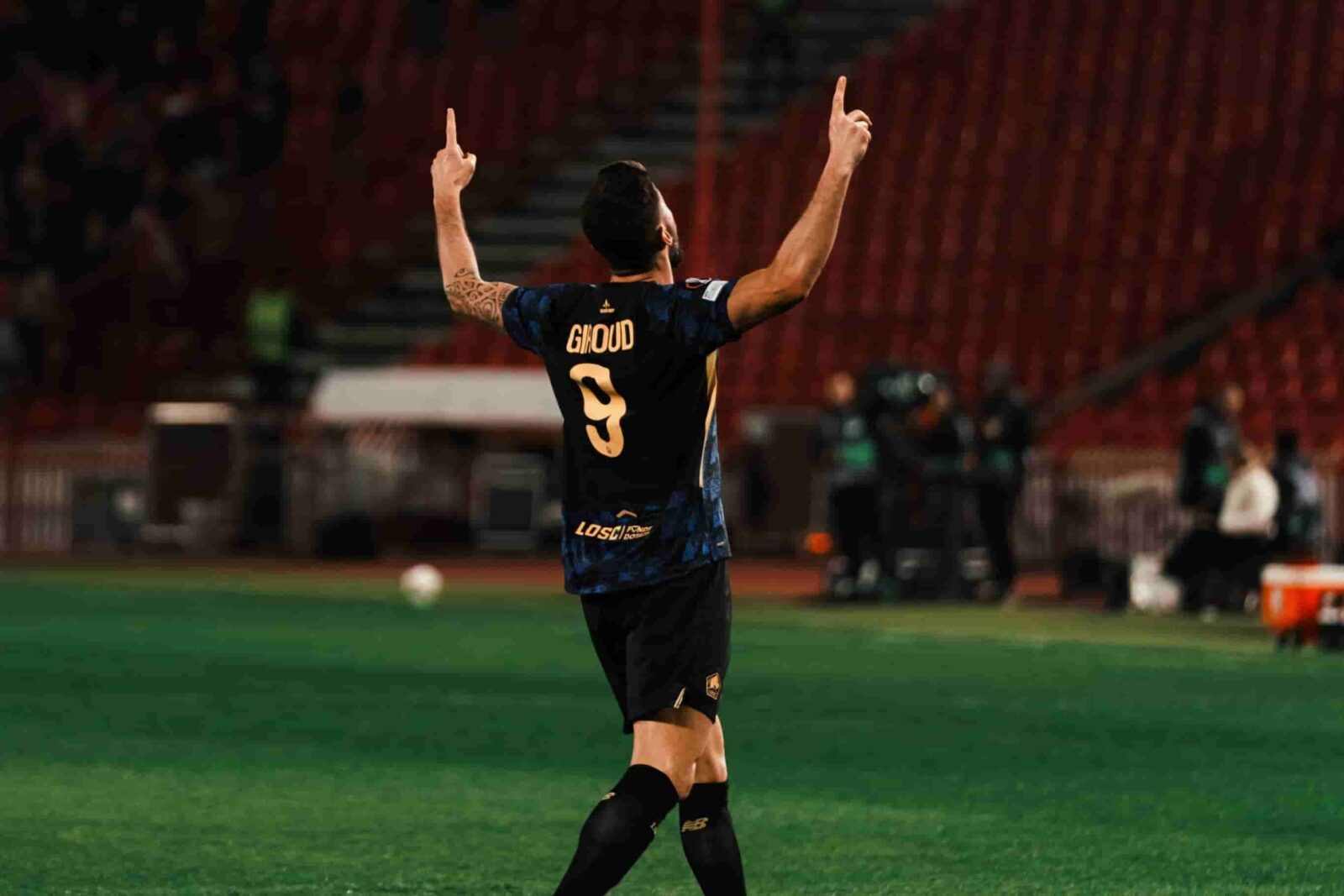 Olivier Giroud ouvre le score (5') pendant Étoile Rouge de Belgrade - LOSC.