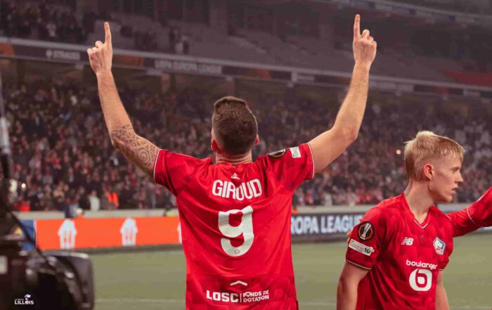 Olivier Giroud célèbre son but pendant LOSC - SC Fribourg.