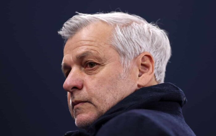 Bruno Genesio sur le banc lillois pendant Aston Villa - LOSC.