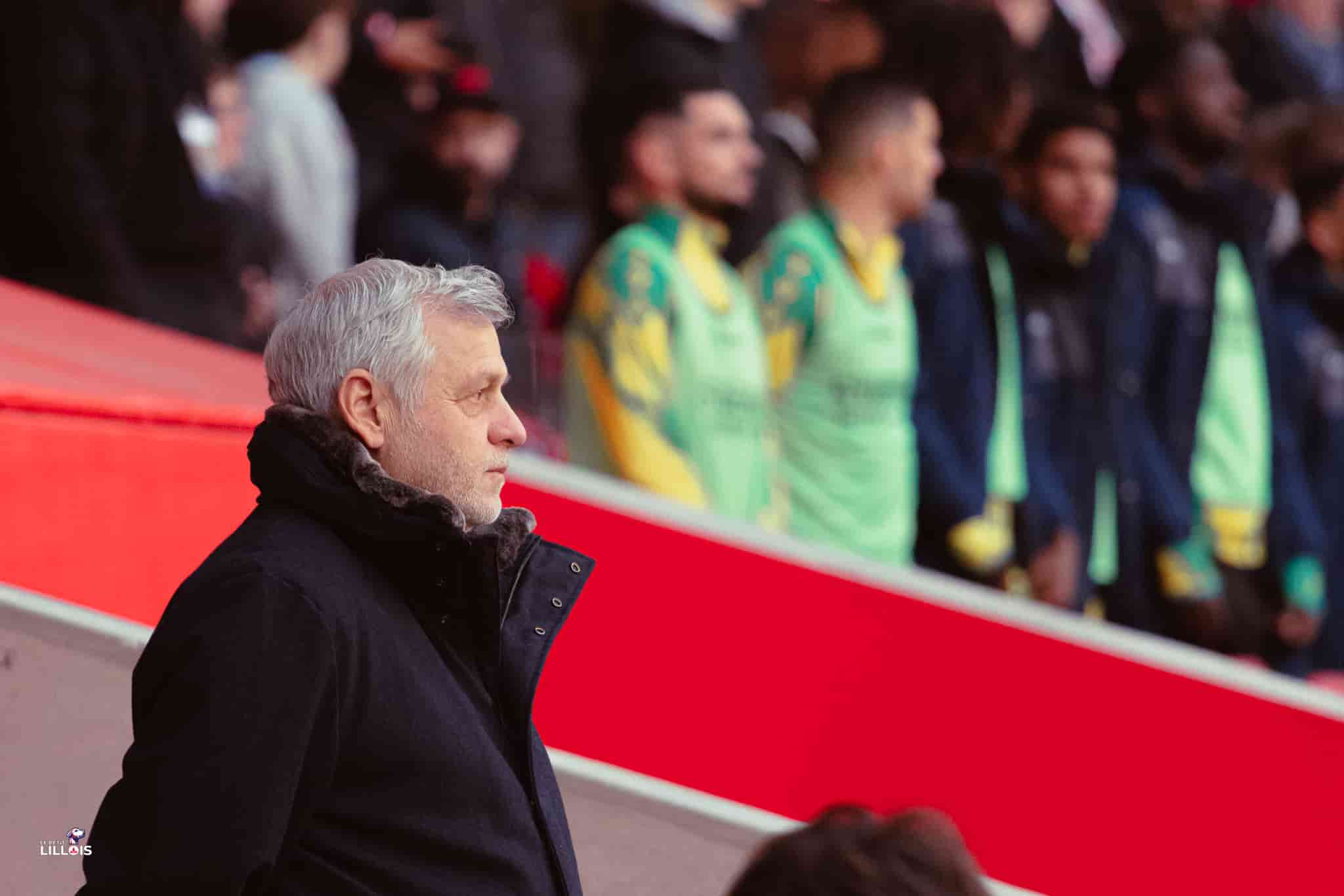 Bruno Genesio sur le banc lillois pendant LOSC - FC Nantes.
