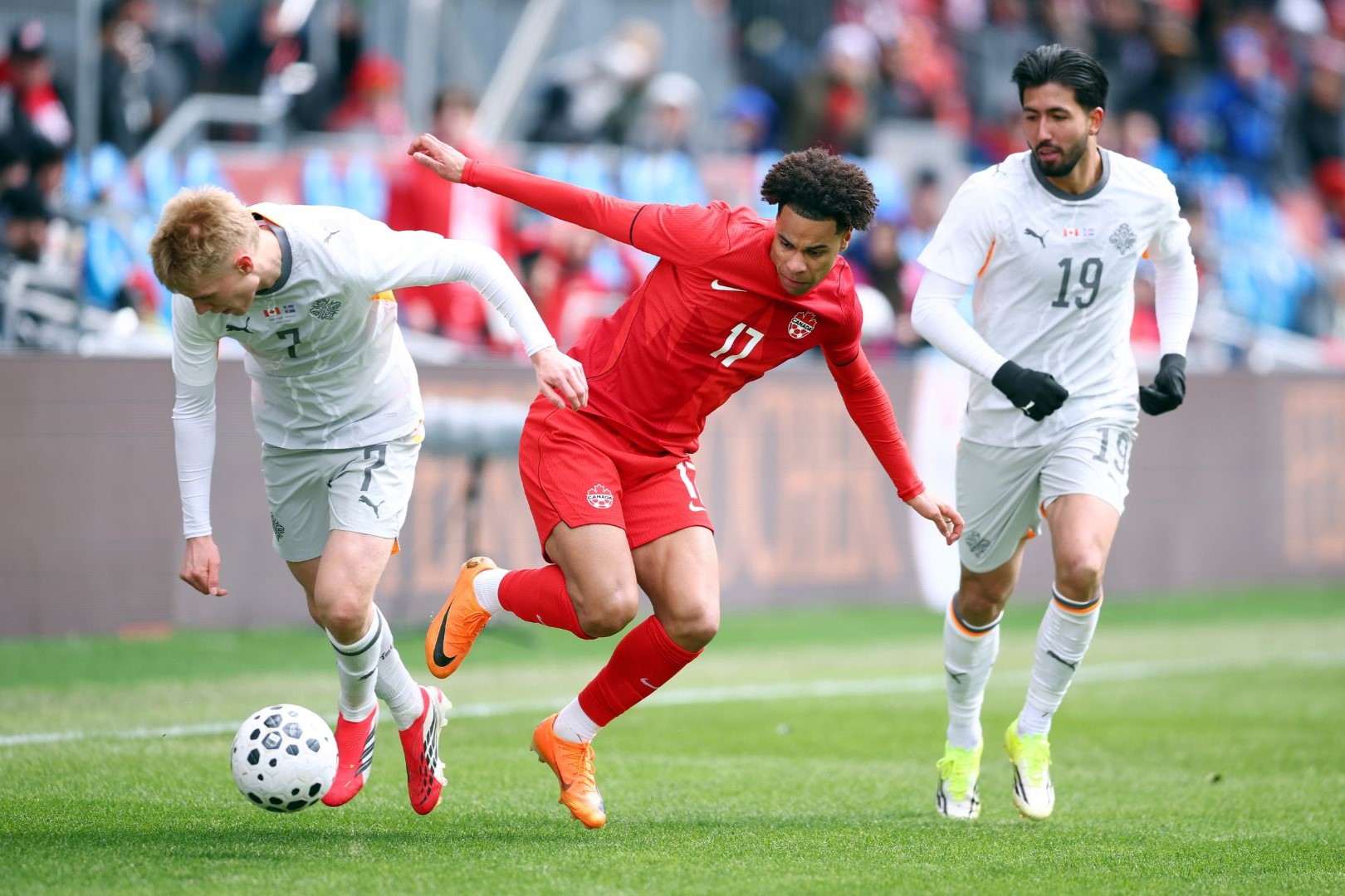 Hakon Haraldsson oppos&eacute; au Canada avec l'Islande.