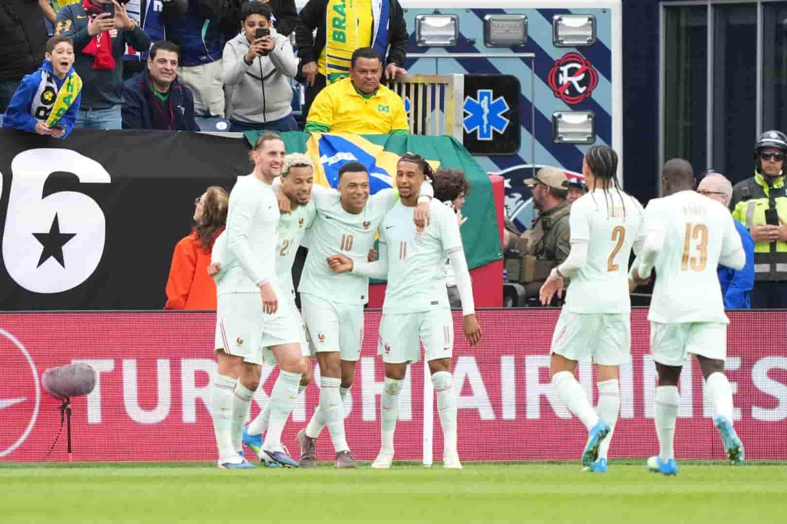 L'&eacute;quipe de France bat le Br&eacute;sil (1-2) en amical.