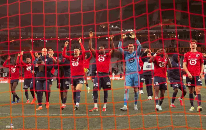 Les joueurs du LOSC célèbrent leur succès après LOSC - FC Nantes.