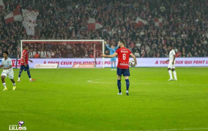 Nabil Bentaleb au cœur du jeu lillois pendant LOSC - FC Lorient.