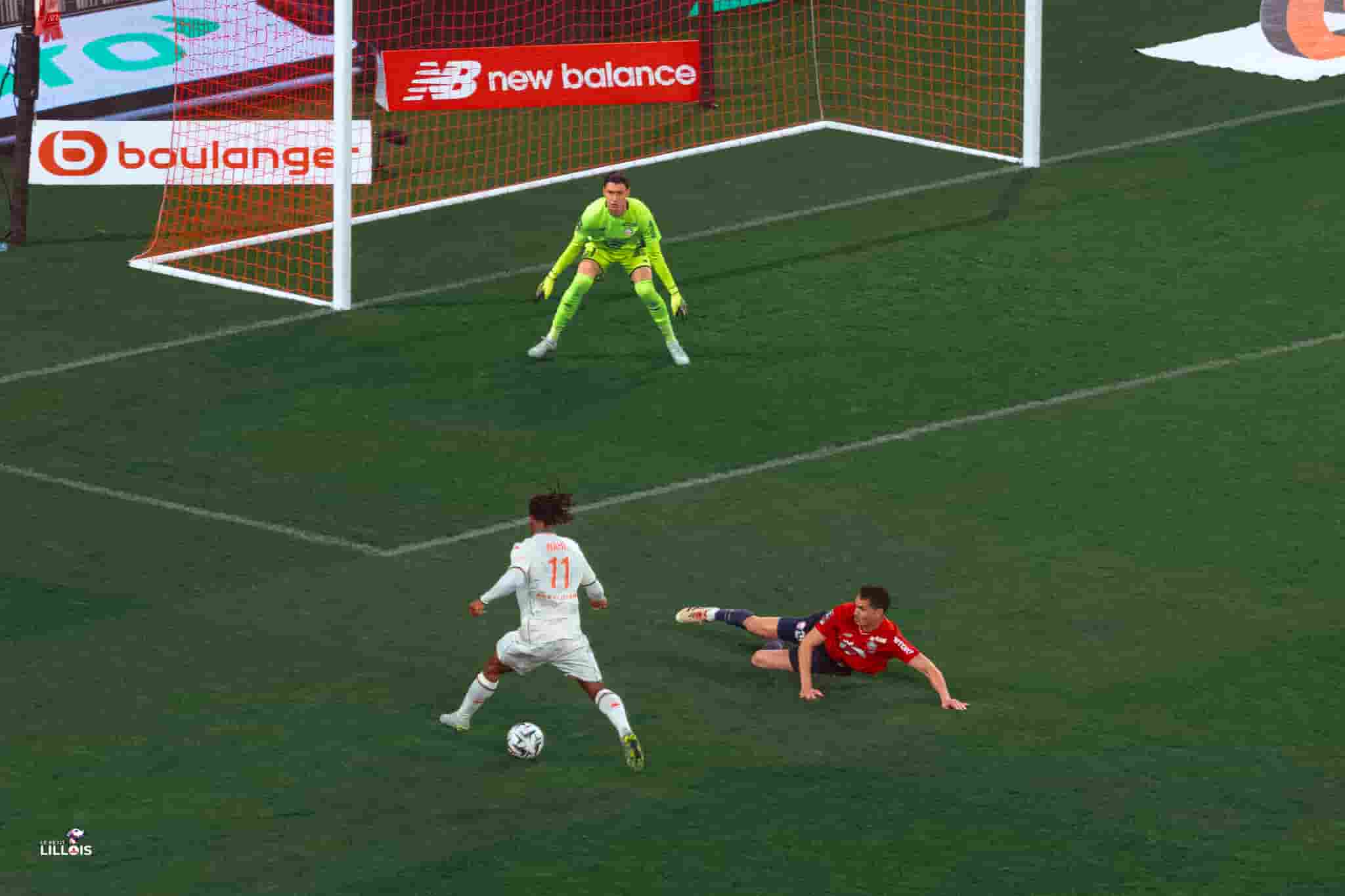 A&iuml;ssa Mandi, d&eacute;fenseur central et troisi&egrave;me capitaine du LOSC.