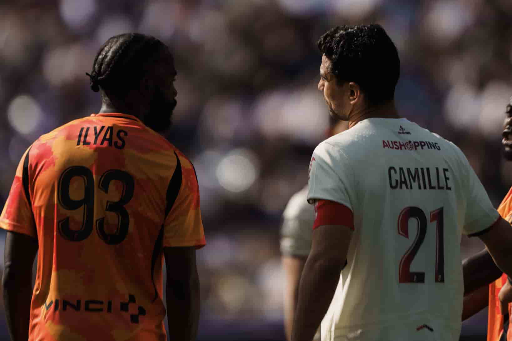 Benjamin Andr&eacute; et Jonathan Ikon&eacute; sur la pelouse parisienne pendant Paris FC - LOSC.