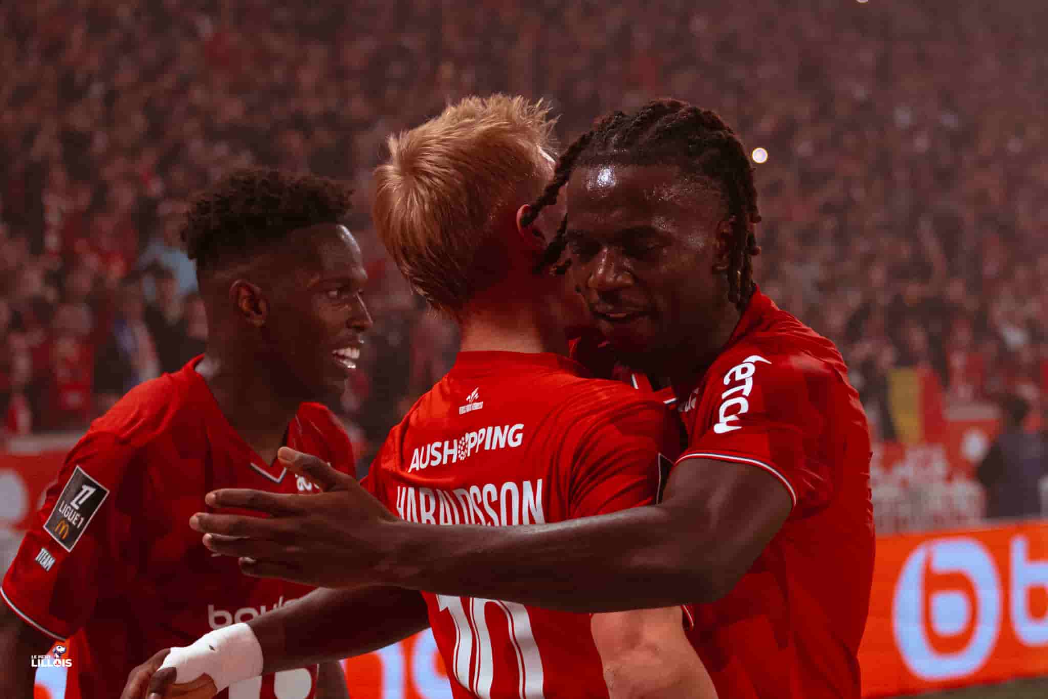 Hakon Haraldsson auteur du premier but lors de la victoire du LOSC sur le RC Lens (3-0). Il c&eacute;l&egrave;bre avec Ngal'ayel Mukau.