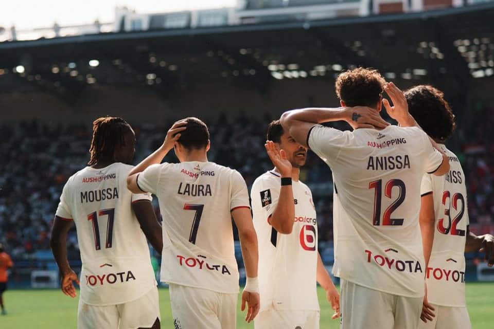 Les joueurs du LOSC c&eacute;l&egrave;brent la r&eacute;alisation de Matias Fernandez-Pardo face au Paris FC.